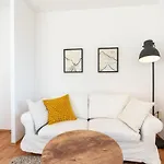 Zentrale Grosszuegige Penthousewohnung Fuer 8 Personen