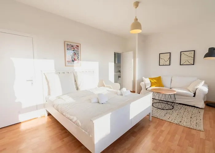 Zentrale Grosszuegige Penthousewohnung Fuer 8 Personen