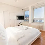 Zentrale Grosszuegige Penthousewohnung Fuer 8 Personen