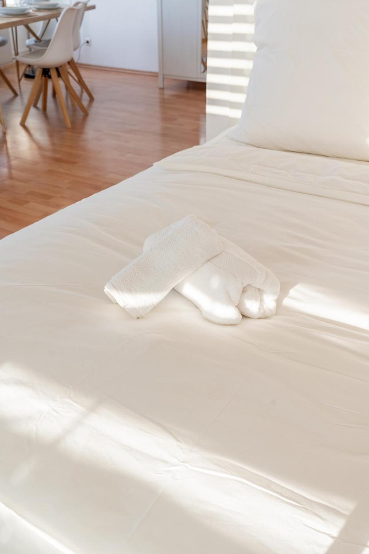 Zentrale Grosszuegige Penthousewohnung Fuer 8 Personen *